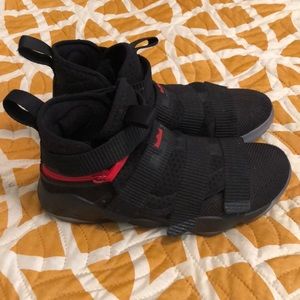 Nike Lebron Soldier 11 Flyease